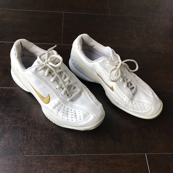 nike white and gold tennis shoes